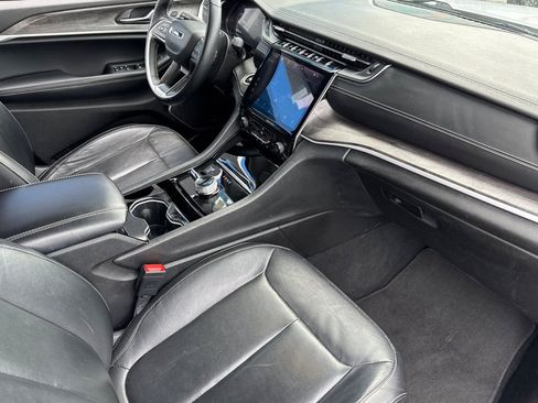 Used 2022 Jeep Grand Cherokee Limited image 19