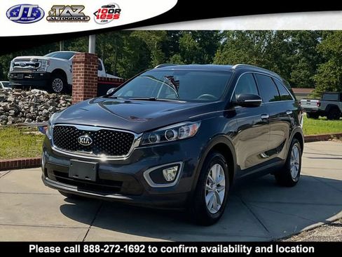 Used 2017 Kia Sorento FWD image 3