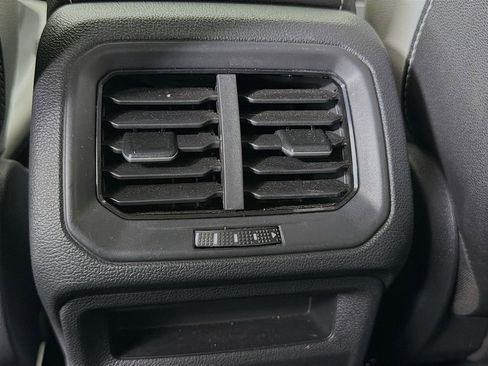 Used 2025 Volkswagen Taos SE image 27