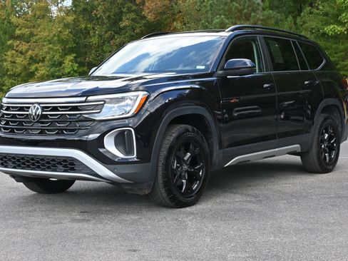 Used 2024 Volkswagen Atlas Peak Edition SE image 5