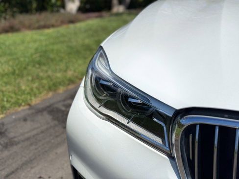 Used 2018 BMW 750i RWD image 13