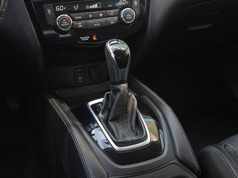 Used 2017 Nissan Rogue Sport SL image 21