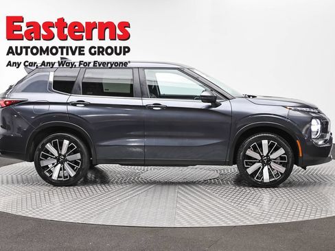 Used 2025 Mitsubishi Outlander SE AWD/4WD image 4