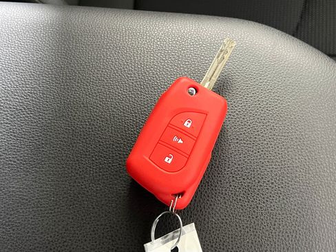 Used 2025 Toyota RAV4 LE AWD/4WD image 35