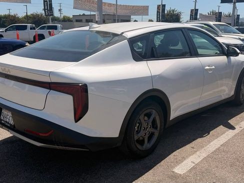 Used 2025 Kia K4 FWD image 4