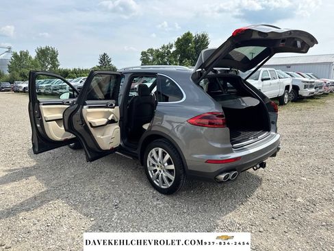 Used 2016 Porsche Cayenne S AWD/4WD image 32