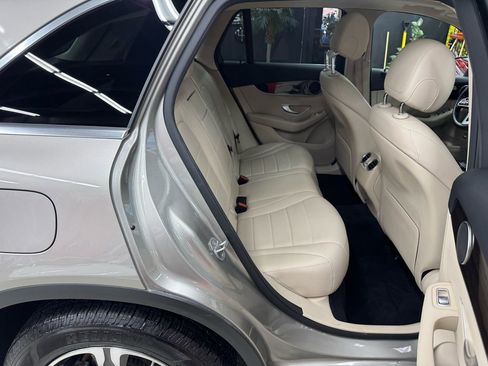 Used 2021 Mercedes-Benz GLC 300 4MATIC image 17