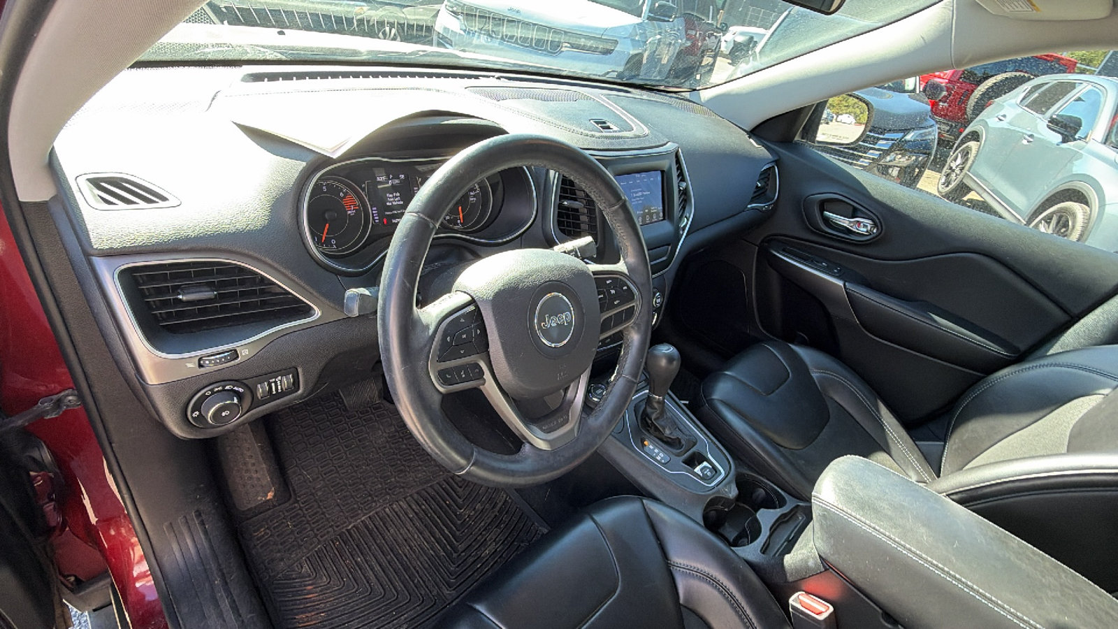Used 2019 Jeep Cherokee Latitude Plus AWD/4WD image 24
