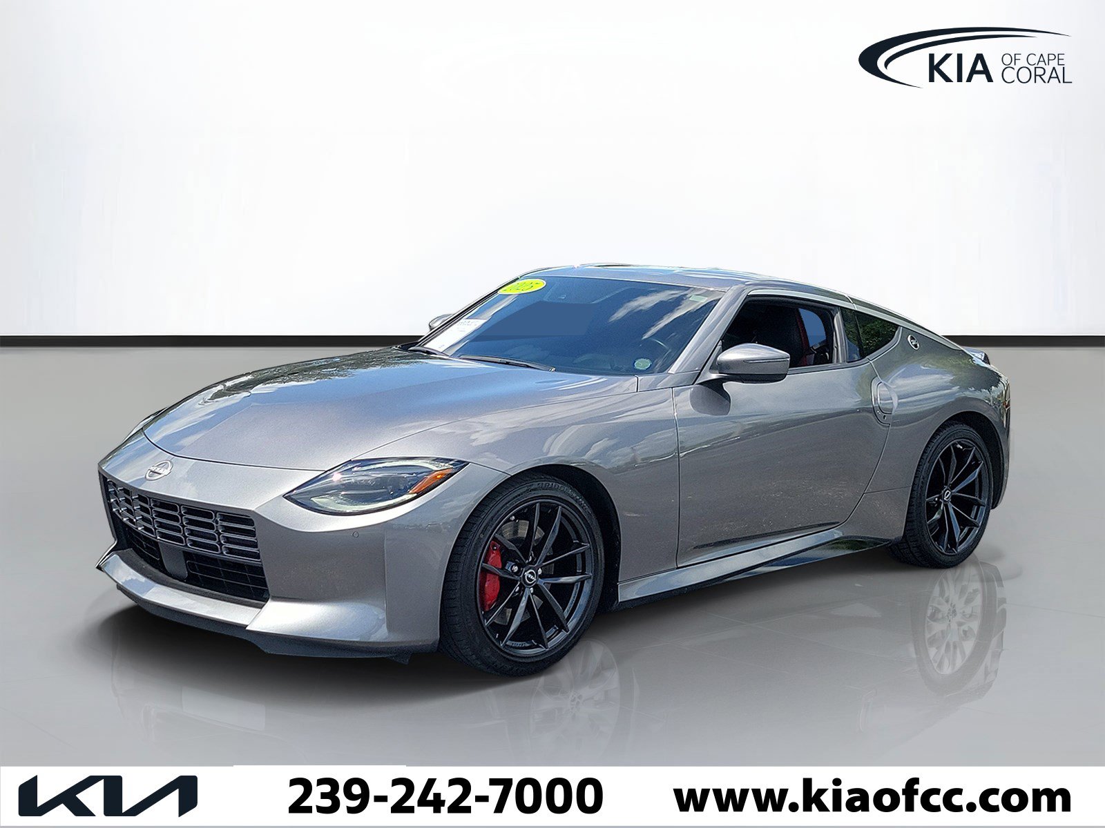 Used 2025 Nissan Z Performance w/ Floor Mat Package RWD image 3