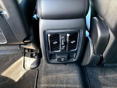 Certified 2022 Jeep Grand Cherokee Laredo X image 17