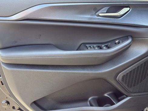 New 2025 Jeep Grand Cherokee Altitude image 19