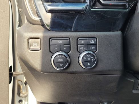 Used 2024 GMC Sierra 1500 SLT image 23