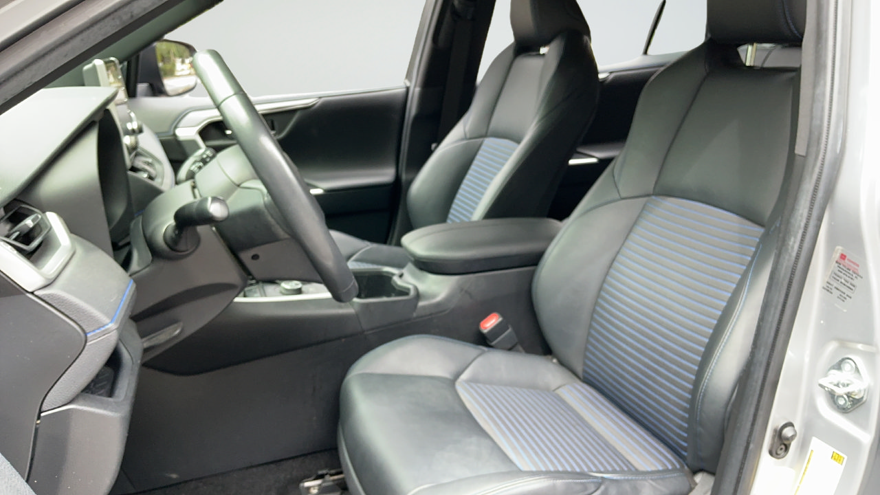 Used 2022 Toyota RAV4 XSE AWD/4WD image 17