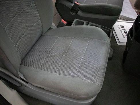 Used 2009 Dodge Grand Caravan SE image 16