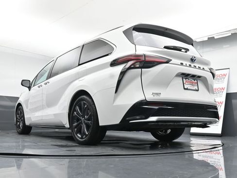 Used 2023 Toyota Sienna XSE image 39