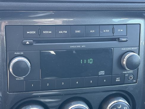 Used 2010 Dodge Challenger R/T image 5