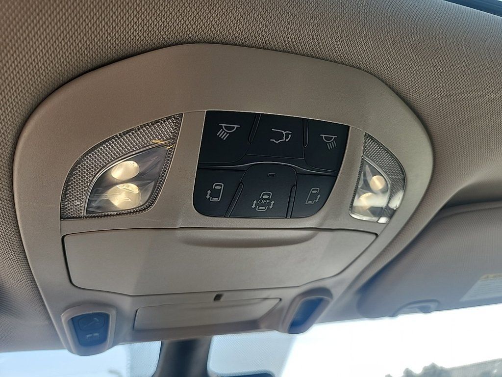 Used 2023 Chrysler Pacifica Limited FWD image 24