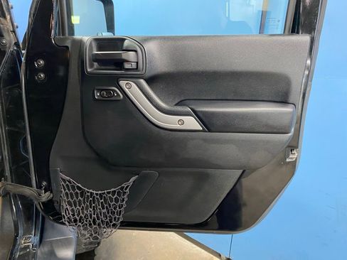 Used 2017 Jeep Wrangler Unlimited Sahara image 46