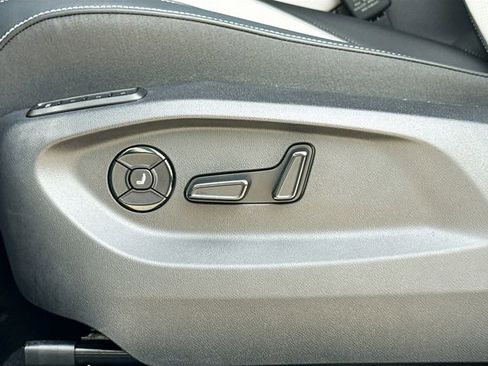 Used 2025 Volkswagen Tiguan SEL R-Line AWD/4WD image 25