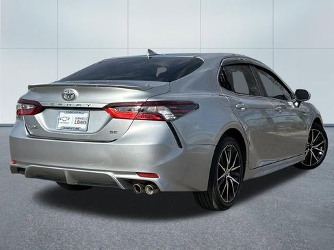 Used 2022 Toyota Camry SE image 2