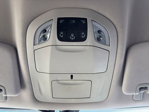 Used 2022 Chrysler Pacifica Touring-L FWD image 56