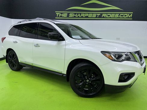 Used 2017 Nissan Pathfinder Platinum w/ Midnight Edition Package AWD/4WD image 1