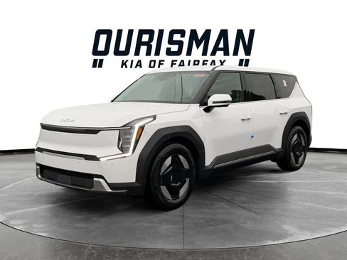 New 2026 Kia EV9 Light RWD image 2