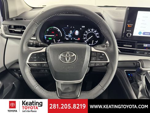 Certified 2025 Toyota Sienna XLE image 31