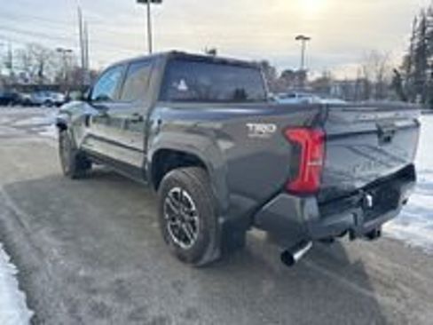 Used 2025 Toyota Tacoma TRD Sport image 3
