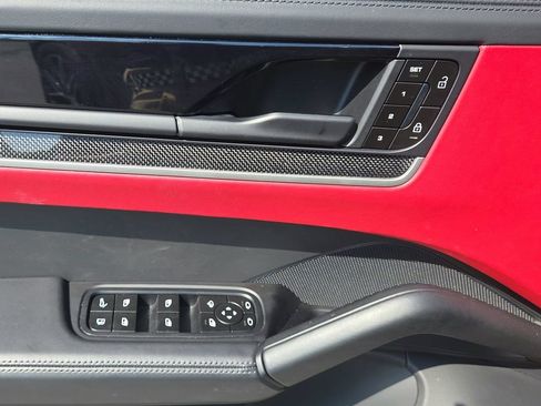 Certified 2025 Porsche Cayenne E-Hybrid AWD/4WD image 7