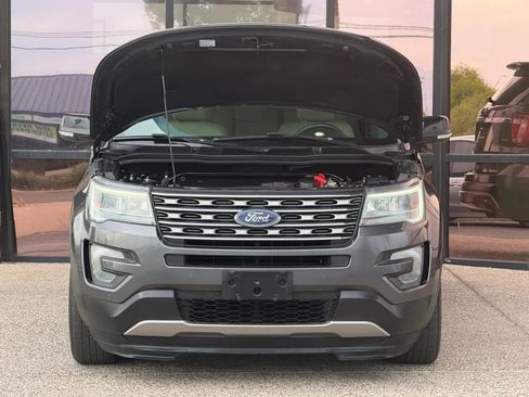 Used 2017 Ford Explorer XLT w/ Equipment Group 202A FWD image 21