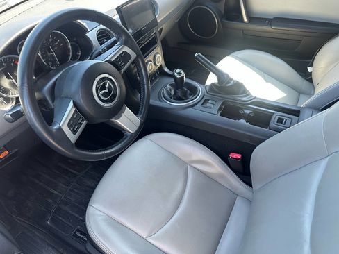 Used 2011 MAZDA MX-5 Miata Grand Touring image 2