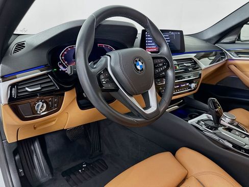 Used 2020 BMW 530i w/ Premium Package RWD image 9