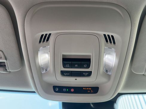 Used 2022 Buick Envision Essence w/ Sport Touring Package FWD image 31