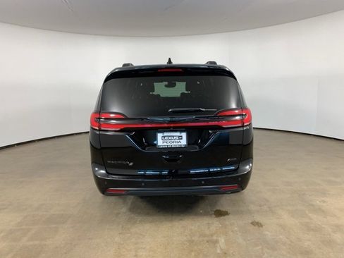 Used 2024 Chrysler Pacifica Touring-L w/ Uconnect Theater Family Group image 10