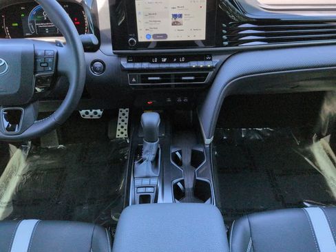 Used 2026 Toyota Camry SE FWD image 18