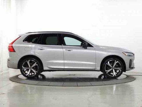 Used 2022 Volvo XC60 B5 R-Design w/ Advanced Package image 10