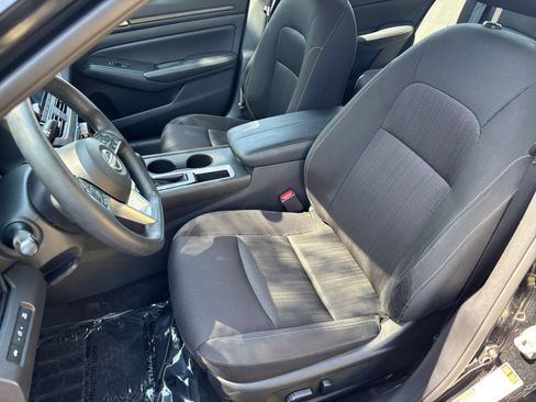 Used 2025 Nissan Altima 2.5 SV FWD image 36