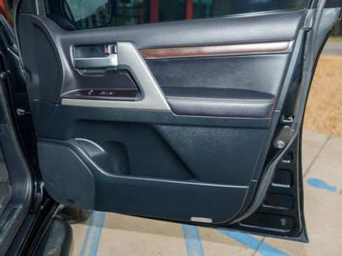 Used 2020 Toyota Land Cruiser Heritage Edition image 24