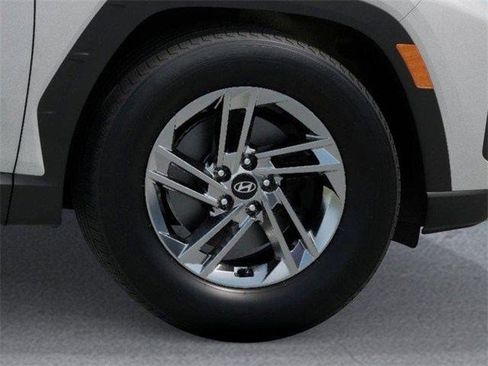 Certified 2025 Hyundai Tucson SE image 11