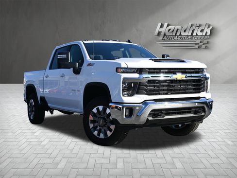 Used 2026 Chevrolet Silverado 2500 LT w/ Safety Package AWD/4WD image 2