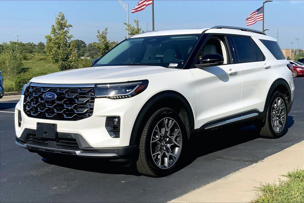Used 2025 Ford Explorer Platinum w/ Ultimate Package AWD/4WD image 5