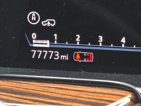 Used 2021 Cadillac Escalade Premium Luxury w/ Driver Assist Tech Package AWD/4WD image 11