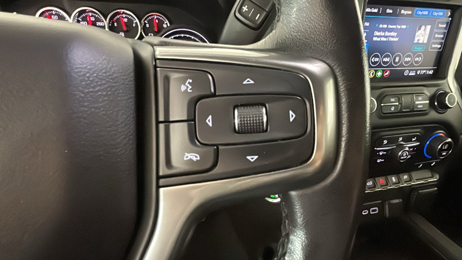 Used 2020 Chevrolet Silverado 1500 LT Trail Boss AWD/4WD image 19