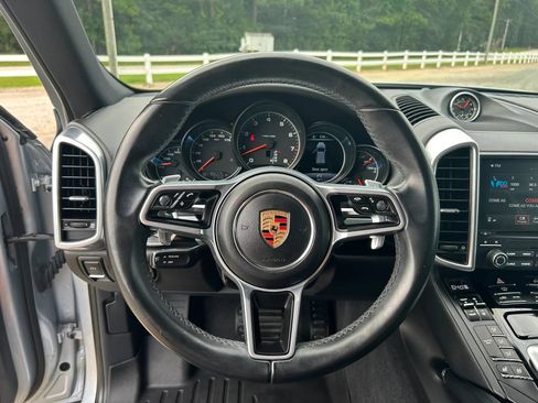 Used 2017 Porsche Cayenne AWD/4WD image 14