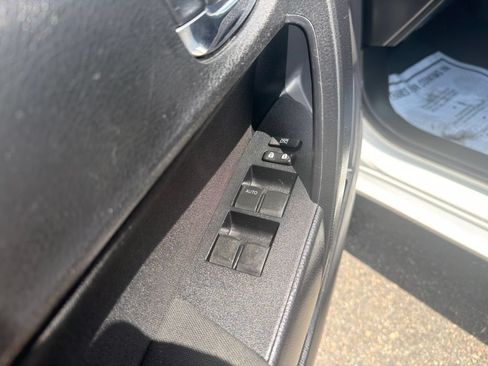Used 2019 Toyota Corolla LE FWD image 19