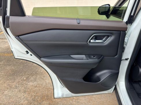 Used 2023 Nissan Rogue Platinum FWD image 40