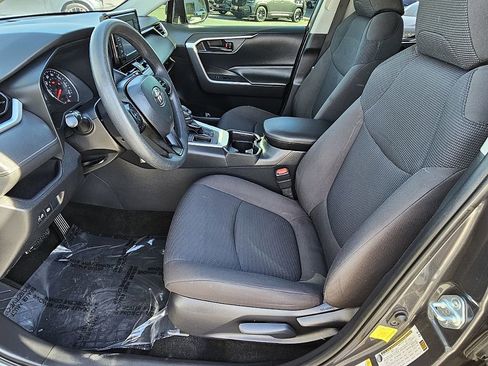 Used 2019 Toyota RAV4 LE image 23
