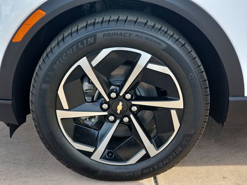 New 2026 Chevrolet Equinox EV LT image 36