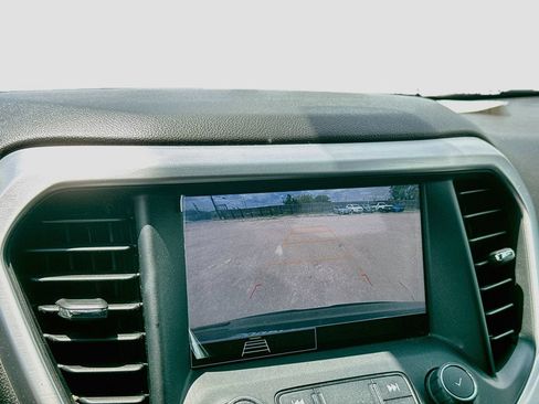 Used 2022 GMC Acadia SLE w/ Driver Convenience Package FWD image 15